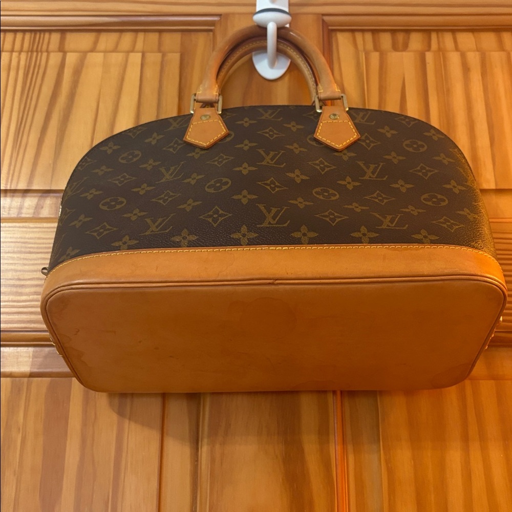 Louis Vuitton Alma PM Handbag - Picture 3 of 11